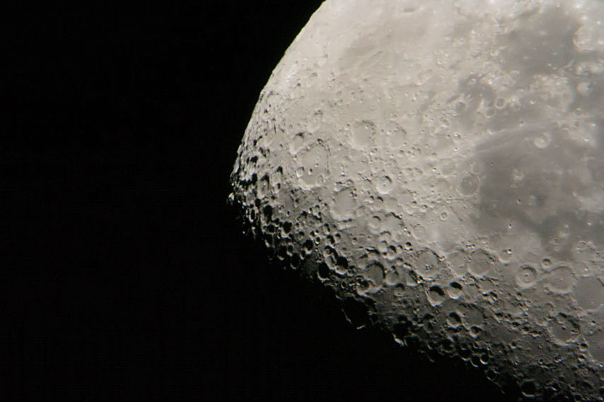 Moon pleasure. Луна через телескоп. Луна в мощный телескоп. Фото Луны с мощнейших телескопов.